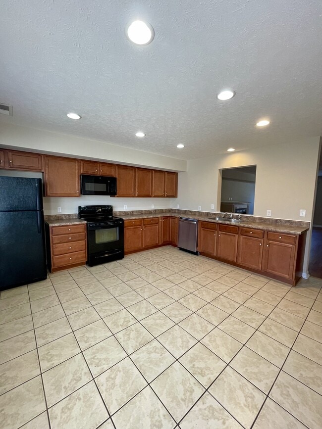 Photo - 607 Capstone Dr