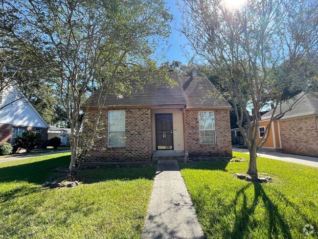 Building Photo - House: Mayfair Park