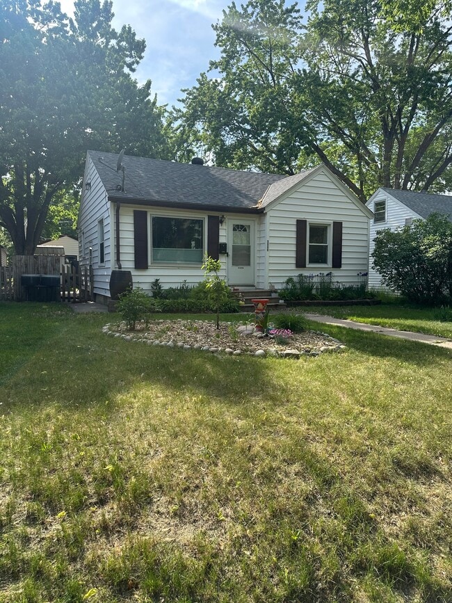 Building Photo - 5049 N Washburn Ave