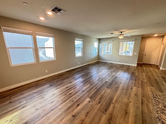 Photo - Stunning 3Bed/2Bath/2Car Townhome located in the N. Las Vegas/Tule Springs area!