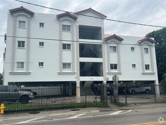 Building Photo - 218 SW 8th Ave Unit 205 Rental