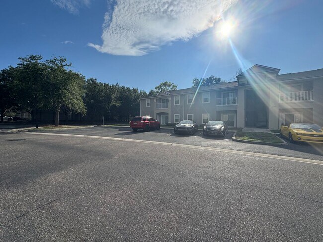 Move In Special! 1/2 Off 1st Months Rent T... - Move In Special! 1/2 Off 1st Months Rent T... Condo Unit 5