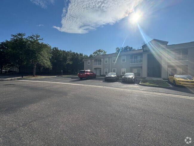 Building Photo - Move In Special! 1/2 Off 1st Months Rent T... Unit 5 Rental