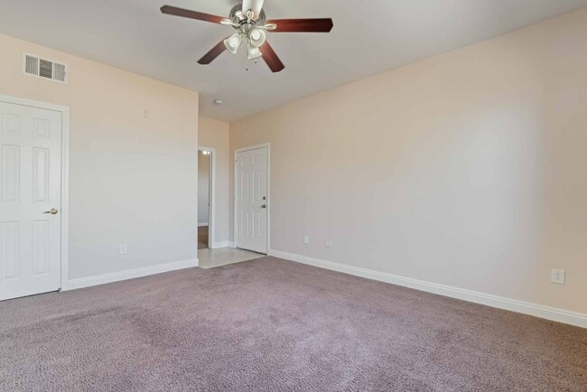Photo - Beautiful Condo with Spacious Layout!