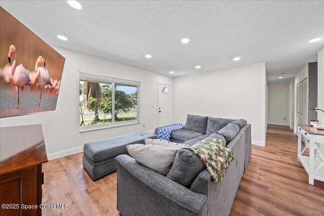 Photo - 1313 Ethel Cir NE