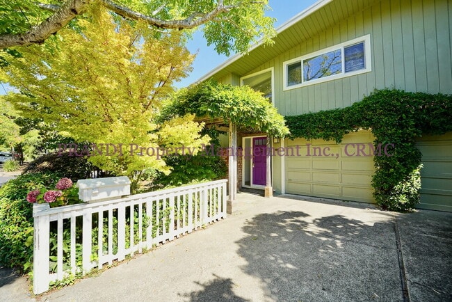 Building Photo - 3 Bdr + Bonus Rooms Mill Valley/Sycamore P... Rental