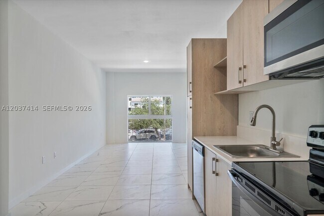 420 SW 7th St Unit 304