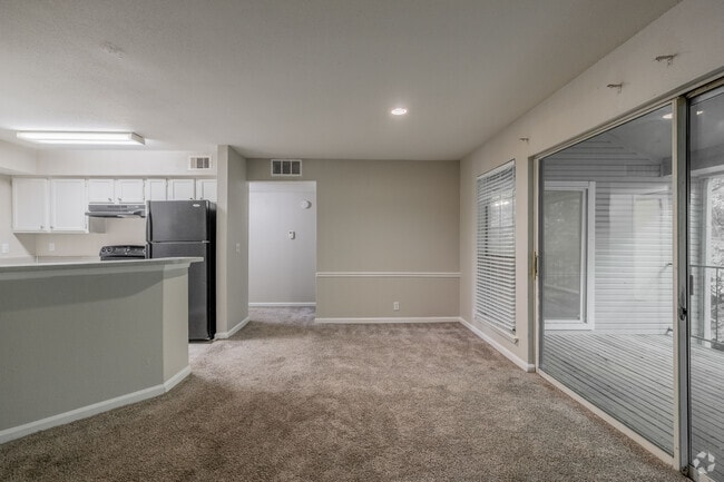 2BR, 2BA - 900SF - Dining Area