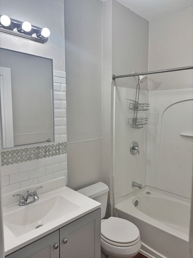 Photo - Spacious 5-Bed, 1-Bath, 1,890 sqt