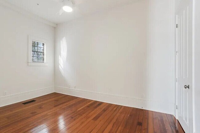 2215 Second Street - Apt B