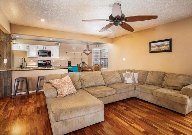 Photo - 717 Sagewood Ct SE