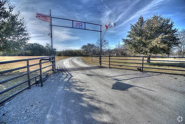 Building Photo - 10473 FM 1187 Rental