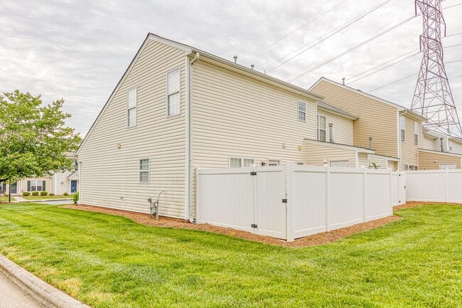 Photo - Beautiful 2-Story 3 bedroom and 2.5 townhouse in High Point, off Skeet Club Rd and Eastchester