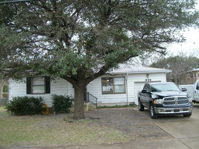 Building Photo - 1506 Terrace Dr