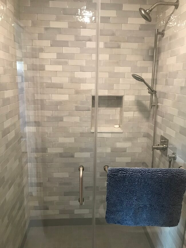 Photo - 932 Delaware St Unidad Charming Studio with Kitchenette