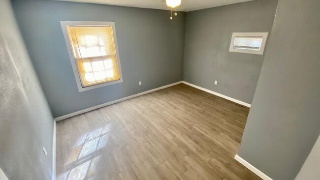 Photo - 2422 E 10th St