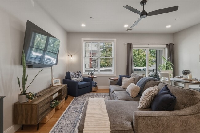 60 Fuller St Unit 2