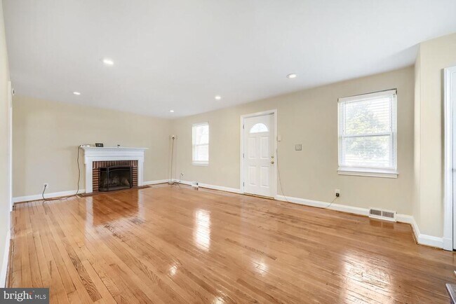 Photo - 6609 Fairdel Ave