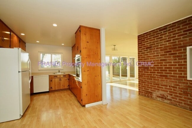 Photo - 525 Las Colindas Rd