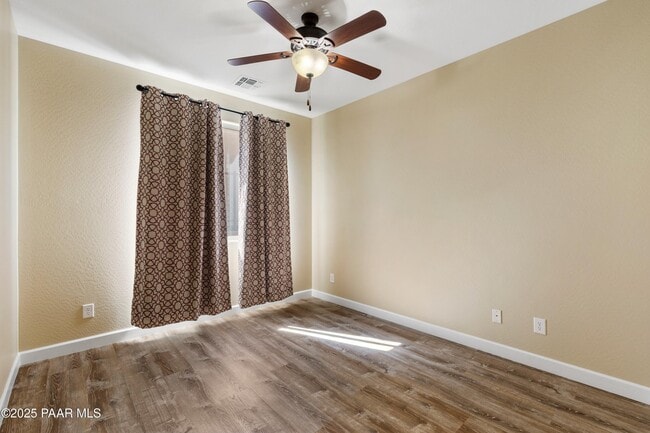 Photo - 2416 Alberta Way