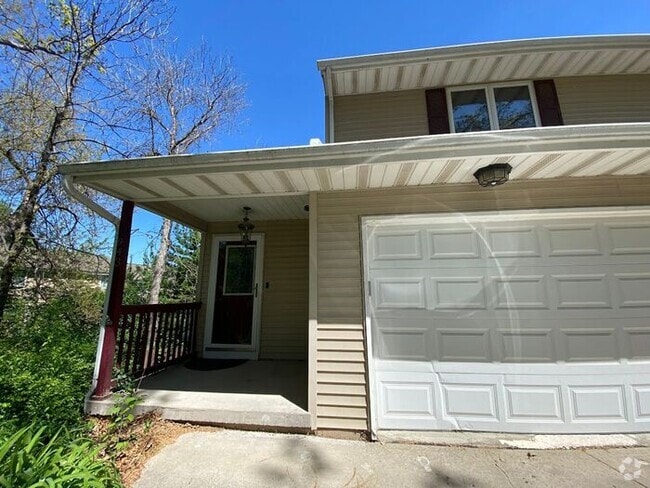 Building Photo - $1,975 | 3 Bedroom, 2.5 Bathroom Home | Ca...