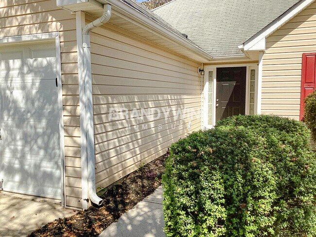 Photo - 2056 Registry Pl