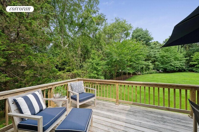 Photo - 6 Briarsweet Ln