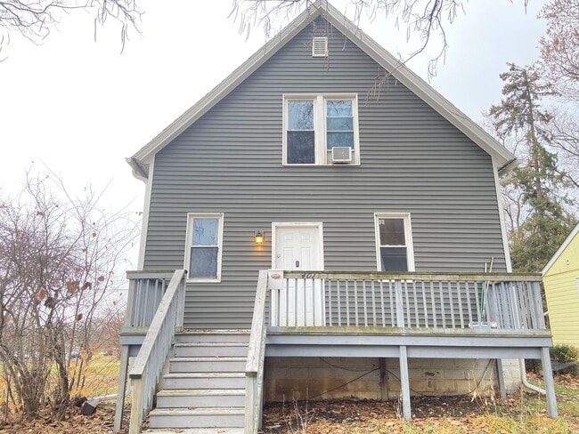 Building Photo - 401 Center St Unit 401 Center