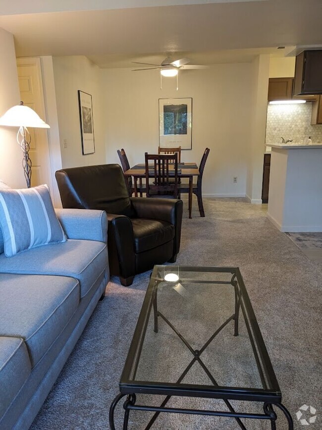 Building Photo - Hunters Creek Condos Unit CLM-Hunters Creek