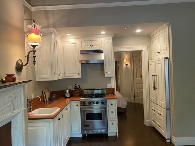 Building Photo - 259 Marlborough St Unit 3 Rental