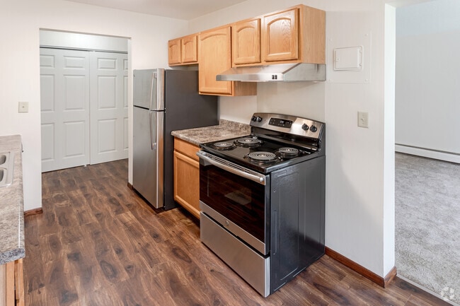 1BR, 1BA - 750 SF