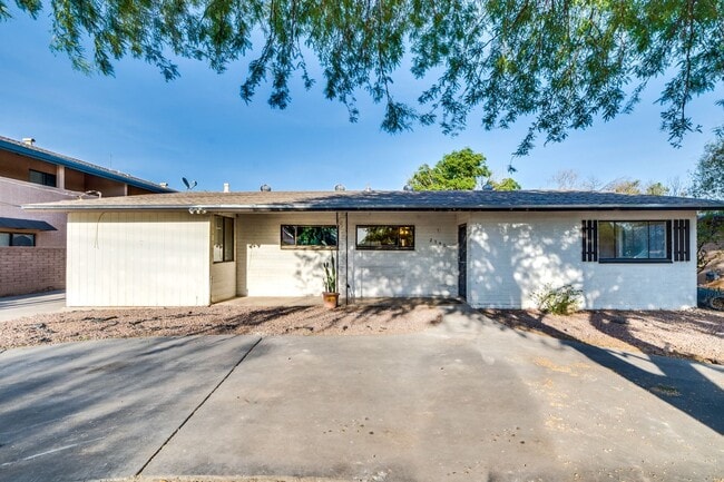 Photo - 2940 N Cherry Ave