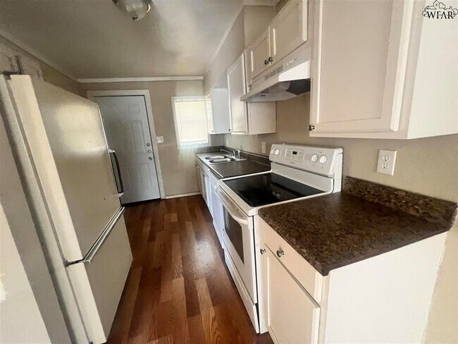 Photo - 2006 Bell St