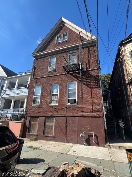 Building Photo - 12 Quincy St Unit 4