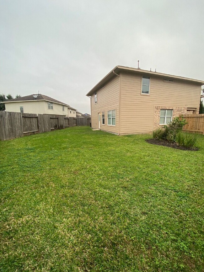 Photo - Spacious 4Bed, 2.5 Bath plus Bonus Room, 2-story home in the desirable Remington Grove community!
