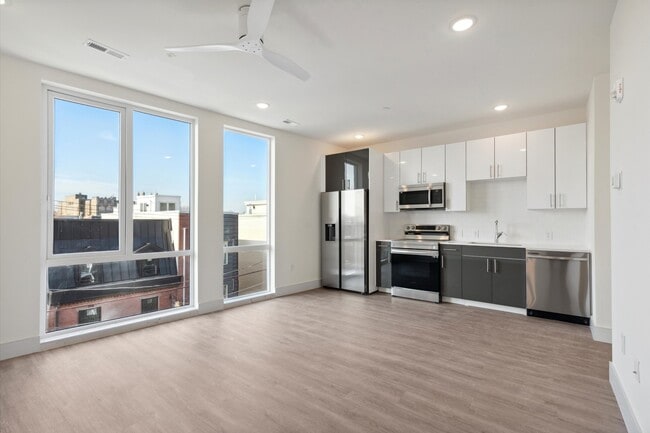 Building Photo - 1221 E Fletcher St Unit 202