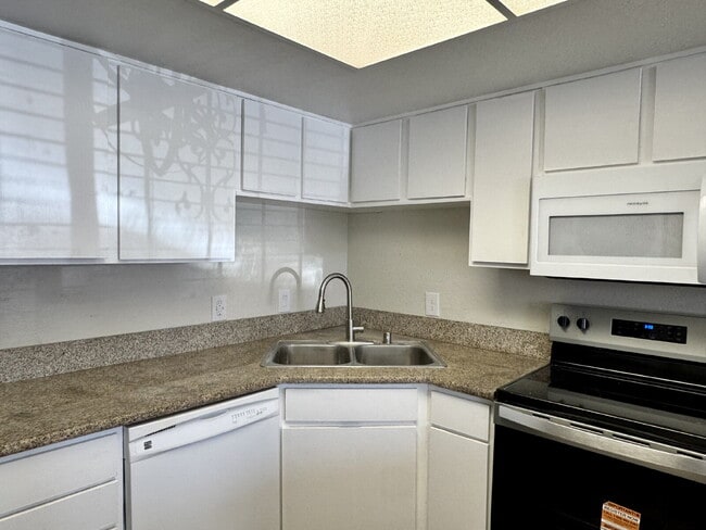 Photo - 2BR condo convenient location Unidad A