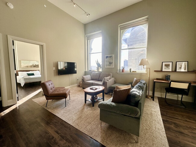 Building Photo - 225 E Michigan St Unit ID1379060P