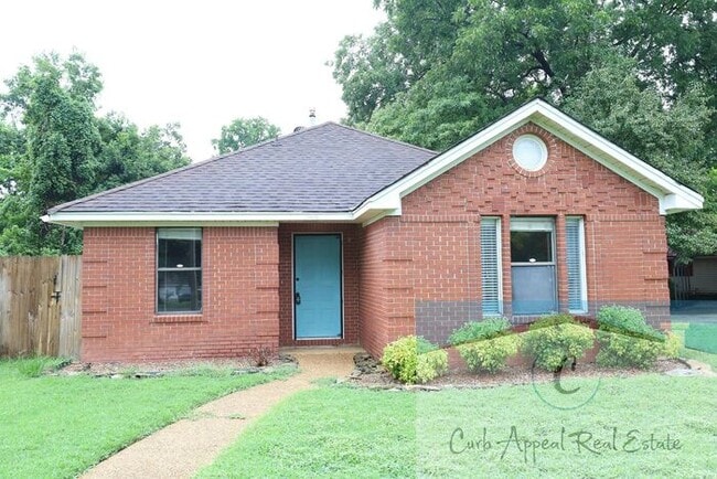 Photo - Beautiful 2 bedroom / 2 bath home with a fenced in yard!!
