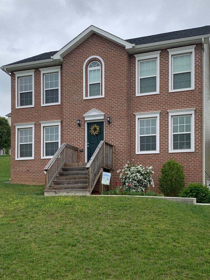 Photo - 1465 Kensington Wy NW