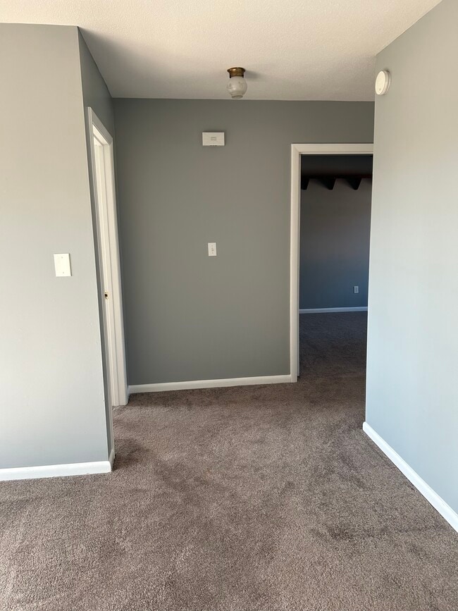 106-108 W Mountain View Rd