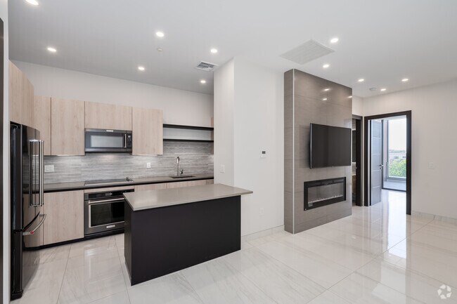 1BR, 1BA - 988SF - Dining/Living Room