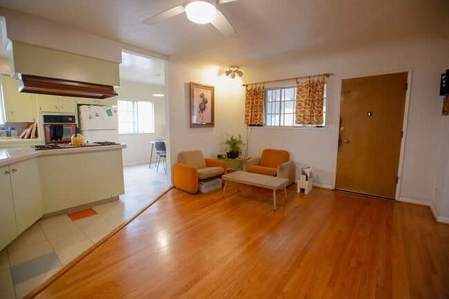 Building Photo - 1129 S Hayworth Ave Unit 1129 Furnished Rental