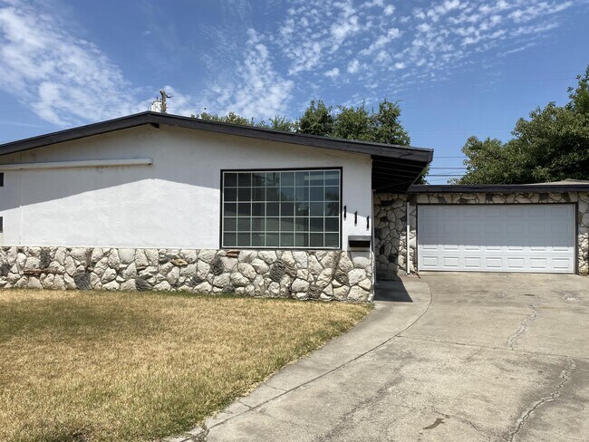 Photo - 111 W 23rd St