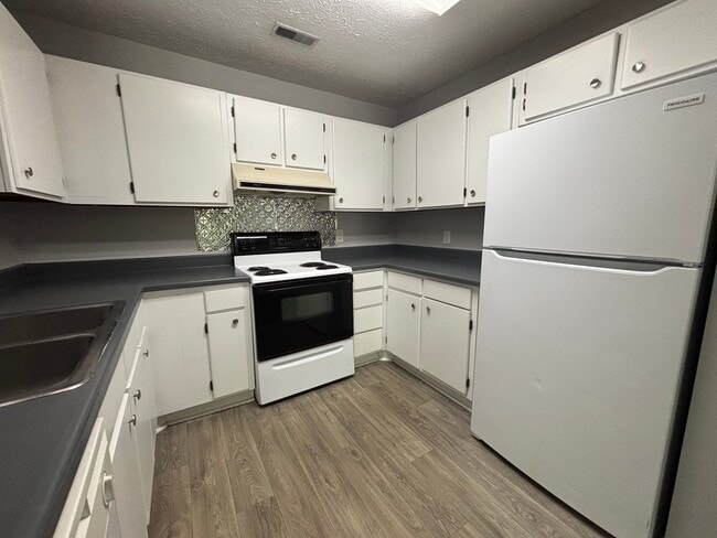 Photo - 106 Gardenview Dr Unit H