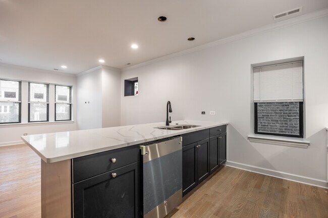 Photo - 3708 N Sawyer Ave Unit 1