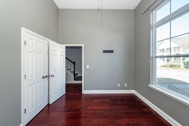 Photo - 3 Bedroom, 2.5 Bathroom Townhome in Oak Terrace Preserve - Park Circle