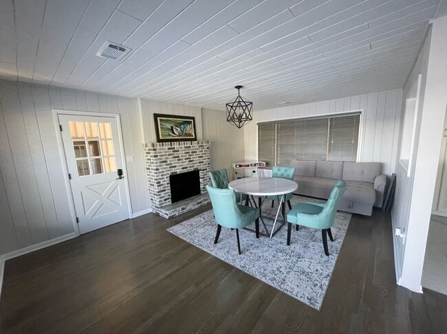 Photo - 940 N Kepler Rd