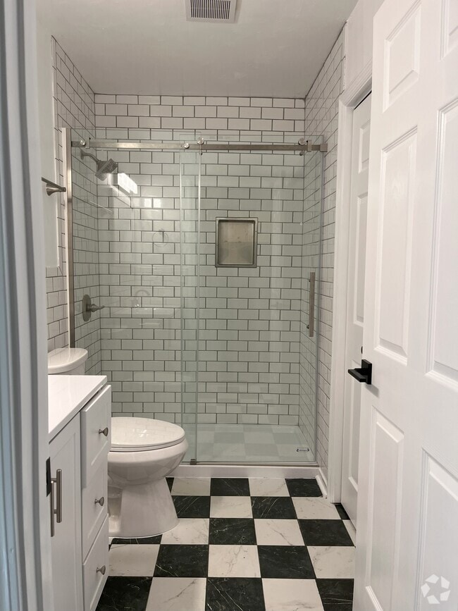 Building Photo - 728 Pointe Ct Unit C Rental