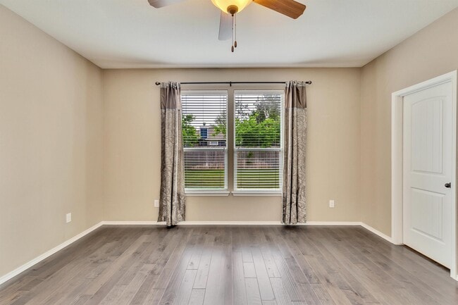 Photo - 1709 Uhland Dr